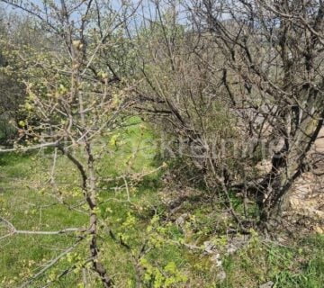 Hreljin - građevinsko zemljište 1.800 m2 - cover