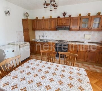 Novi Vinodolski - 500 m2 kuća sa apartmanima - cover