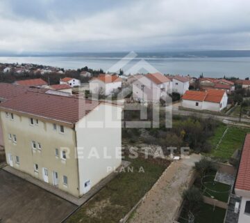 Apartman na tri etaže, 94,73 m2+dvorište 156 m2, Maslenica PRILIKA !!! - cover