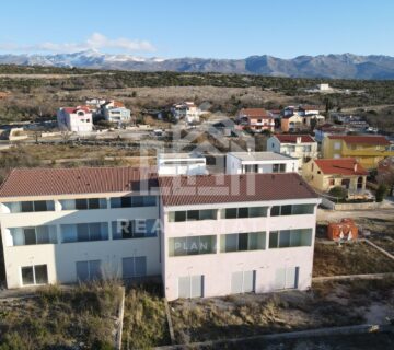 Apartman na tri etaže, 94,73m2+74,3m2 dvorišta, Maslenica, PRILIKA !!! - cover