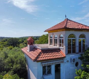 Savršen mir i potencijal: nekretnina s 12 spavaćih soba, bazenom i pre - cover