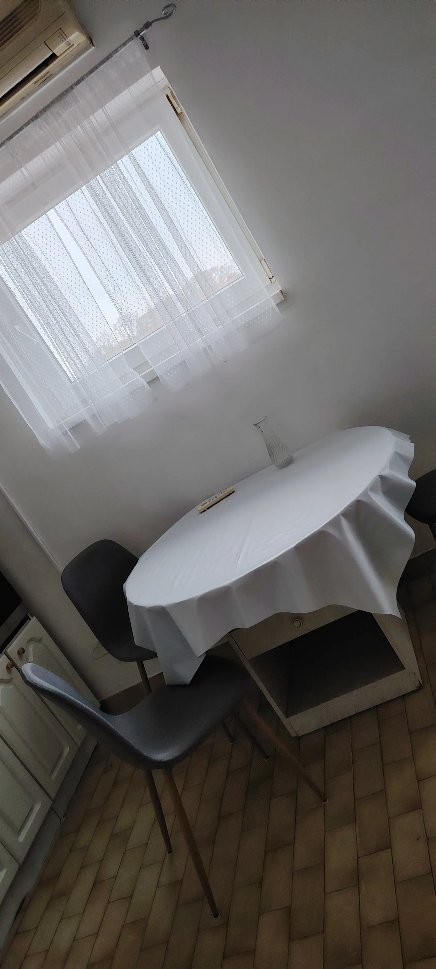 Iznajmljujem stan - cover