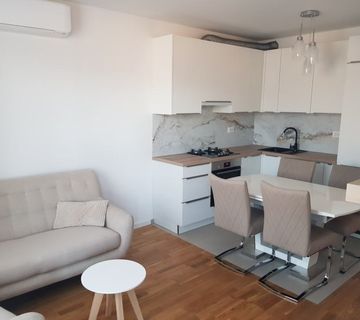 Split, Mejaši, 45m2+ garažno mjesto- 850 EUR-a (iznajmljivanje)  - cover