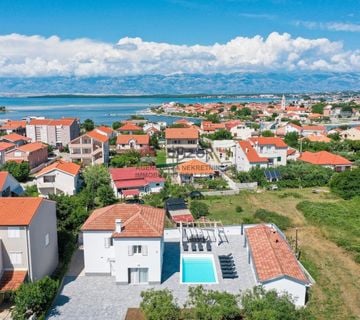 NIN-Samostojeća kuća katnica s bazenom - cover