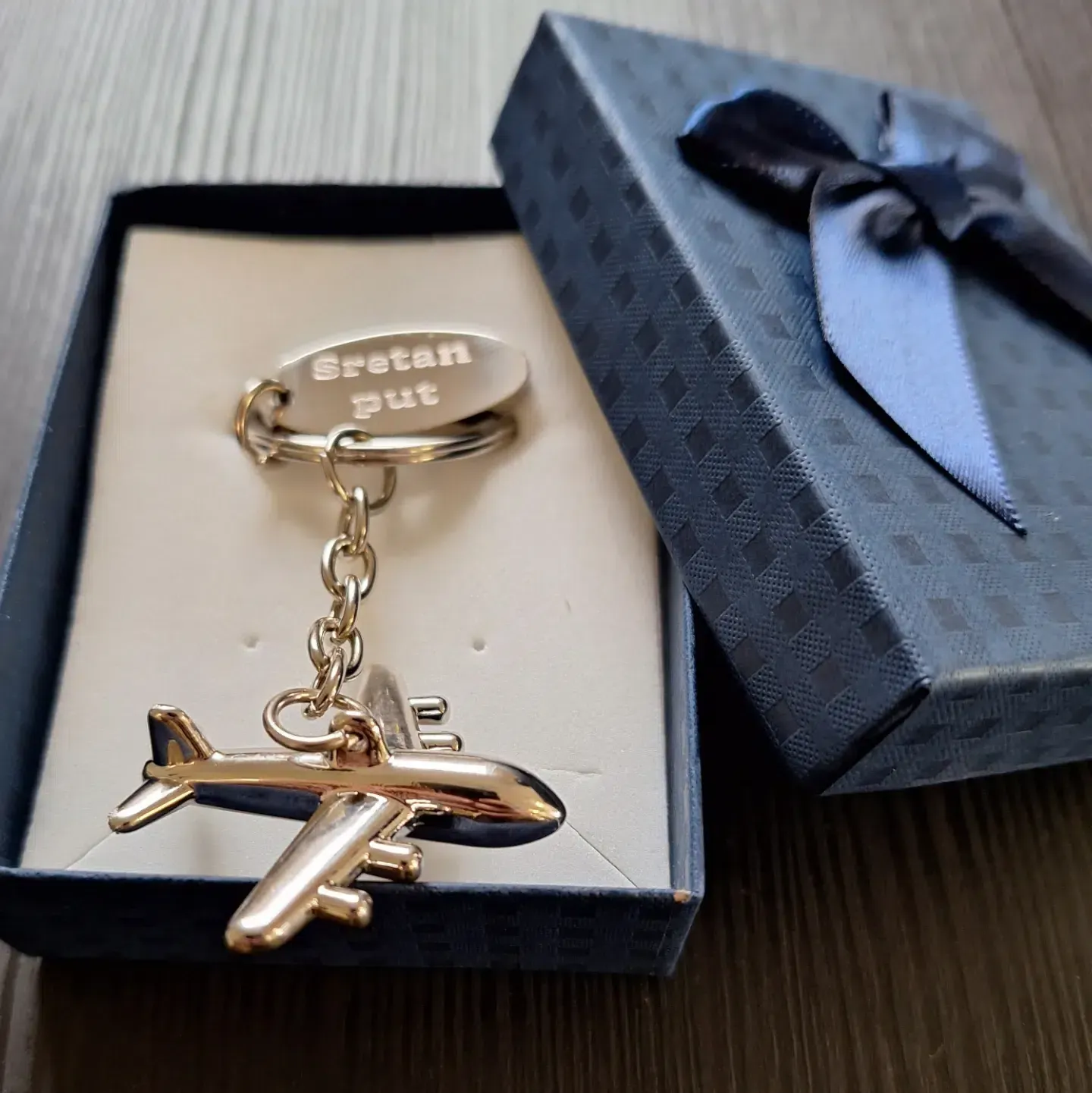 Privjesak avion 3 D - cover