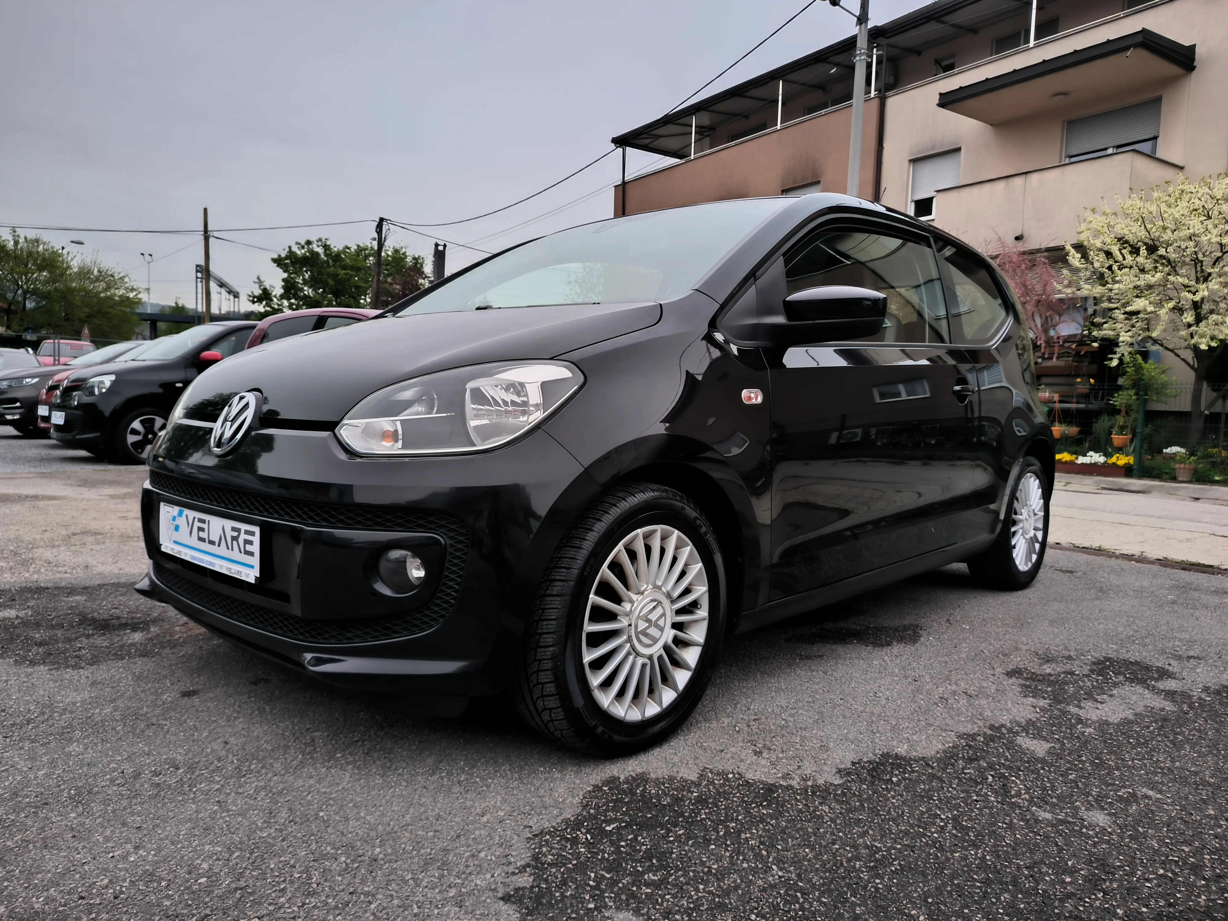 VW Up! 1,0 up! HIGH UP!  V. SERVIS, SERVISNA, JAMSTVO, REG. 1 GODINU - cover