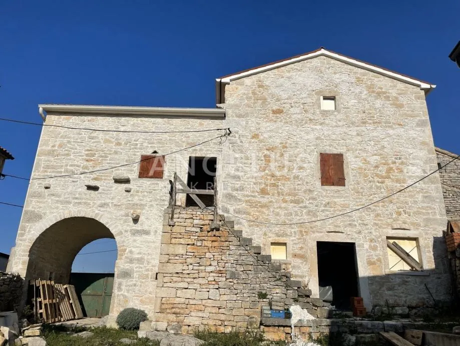 Istra, Svetvinčenat - imanje s 3 autohtone kamene kuće - cover