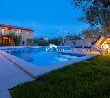 Istra, Banjole, kuća za odmor s velikim bazenom (prodaja) - cover