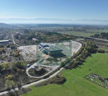 Poslovna građevina s pripadajućim dvorištem, 45522 m2 - cover