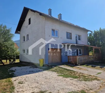 SAMOSTOJEĆA KUĆA U GRAČACU - cover