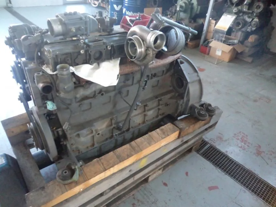 Motor DEUTZ Generalno uređeni BF6M1013FC - cover