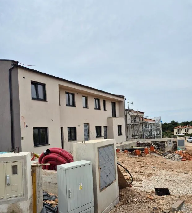 TAR-STAN NA 1. KATU NOVOGRADNJA SA 3 SPAVAĆE SOBE (prodaja) - cover