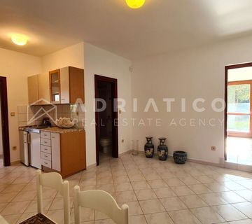 Poreč, samostojeća obiteljska kuća na samo 500m od mora - cover