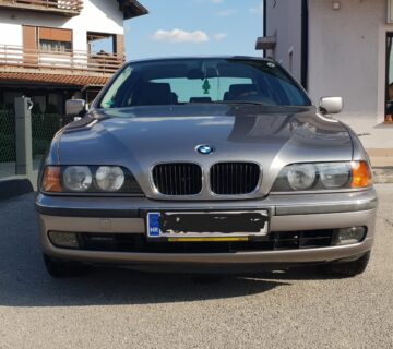 BMW serija 5 528i - cover