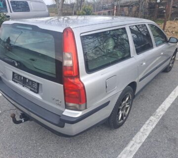 Volvo V70 2.4 po dijelovima - cover