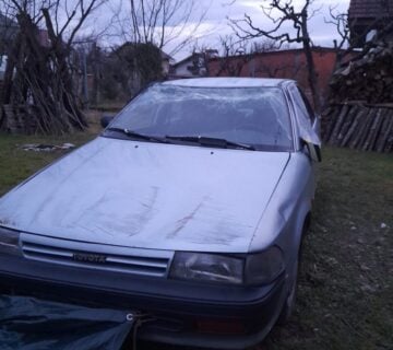 Toyota Carina - cover