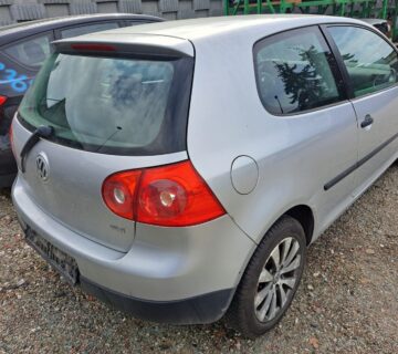 VW Golf 5 1.6 FSI po dijelovima - cover