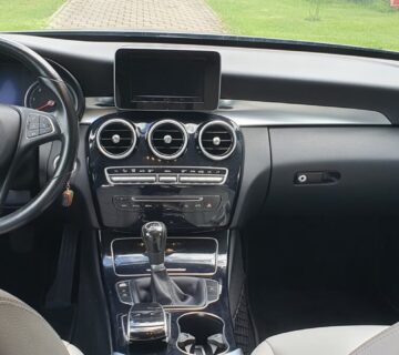 Mercedes C200D - cover