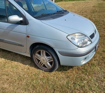 Renault Scenic - cover