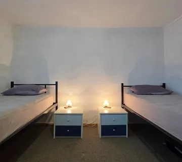 Kuća od cca 110m2 na dva kata za smještaj do 6 radnika u okolici grada - Babići, Umag