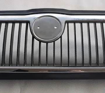 ŠKODA OCTAVIA - Maska hladnjaka (GRILL) - Pula