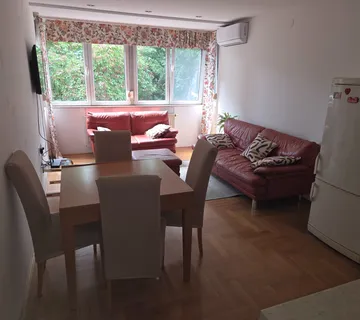 Najam trosobnog stana od 50 m2 Maksimir Harambašićeva Kozarčaninova - Zagreb