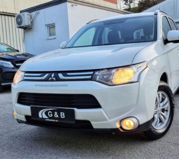 Mitsubishi Outlander  2.2 DI-D 4WD - 4x4 - TOP - - cover