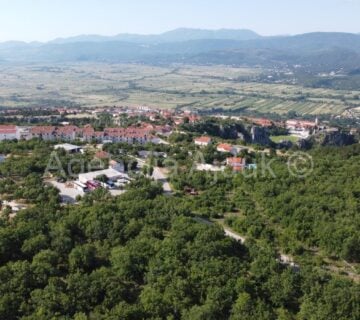 Imotski 1325 m2 građevinsko zemljište - novo u ponudi - cover