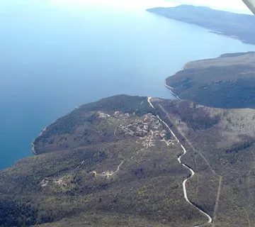 Istra-građ. zemljište 9454 m2 UZ MORE! ODLIČNA PRILIKA ZA INVESTICIJU! - cover