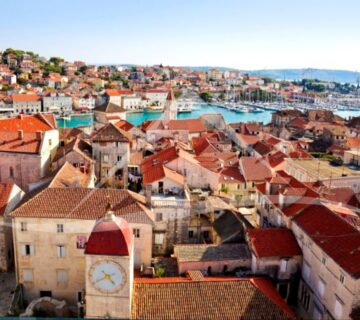 Trosoban, komforan stan u centru grada!!  Trogir - cover