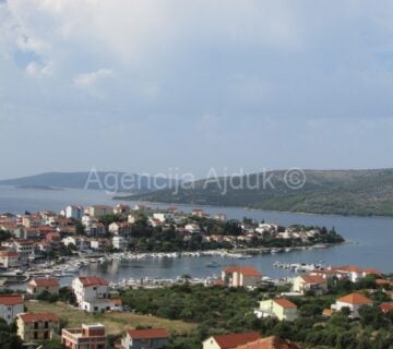 Trogir Seget Vranjica kuća sa 9 stanova roh-bau - novo u ponudi - cover