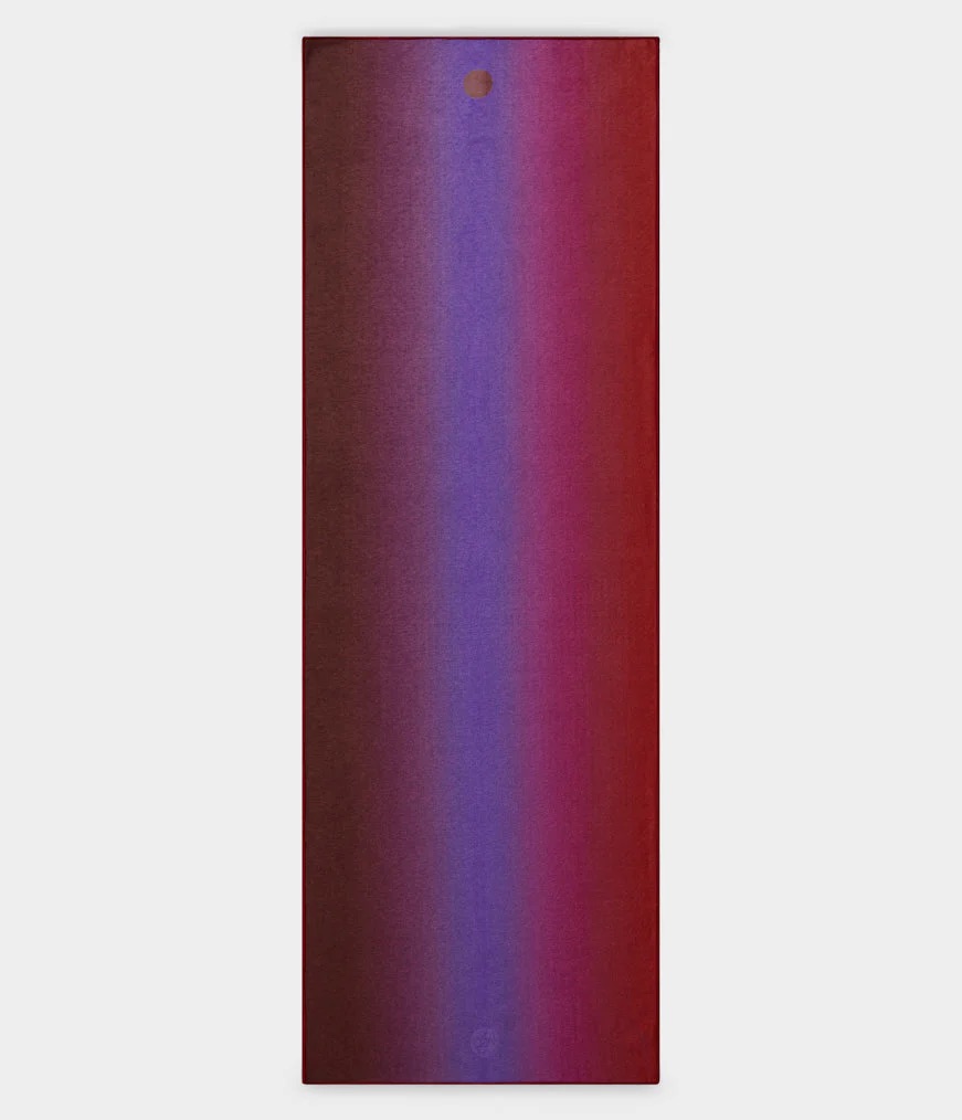 23402-12_manduka-yogitoes-premium-protismykovy-uterak-na-jogu-180-x-61-cm-farba-midnight-tmavomodra