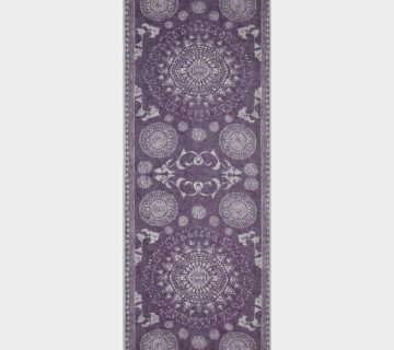 Manduka Yogitoes Premium neklizajući ručnik za jogu 180 x 61 cm Boja: Geija Purple - cover