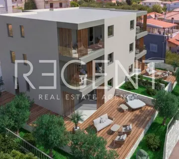 Solin, Bilankuša - Trosoban stan s dvorištem - cover