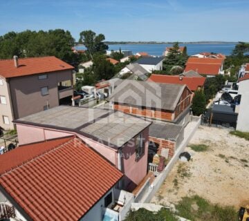 Kuća s dva apartmana, 150 m od mora, Vrsi/Zukve - cover