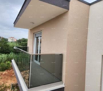 Pula, Valdebek, nova , manja stambena zgrada. Apartman , cijela etaža. - cover