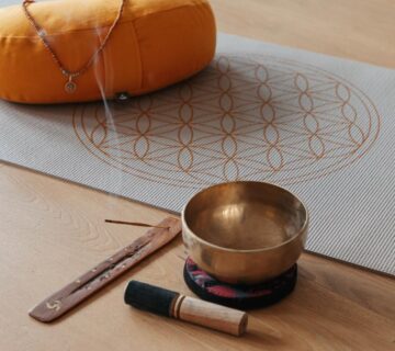 Bodhi Yoga Bodhi Leela prostirka za jogu Flower of Life Flower of life srebrna 183 x 60 cm x 4 mm - cover