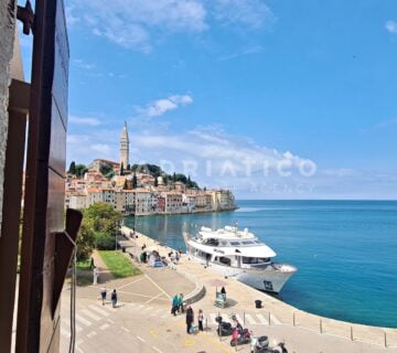 Rovinj, dva stana, prvi red do mora - cover