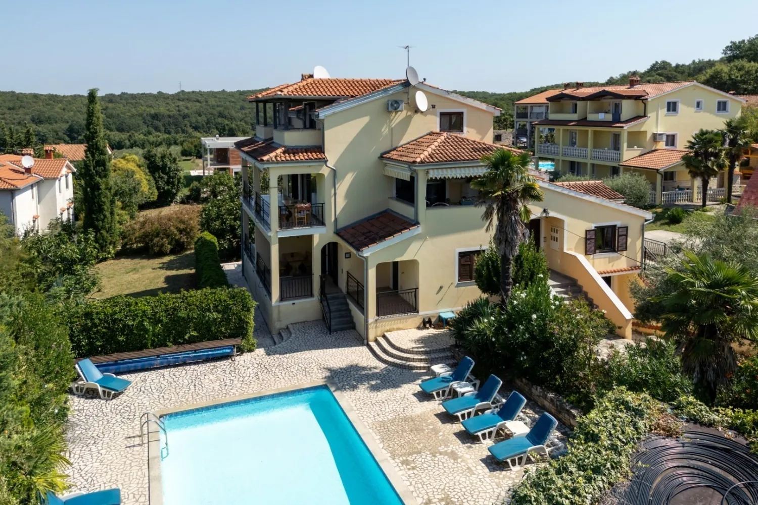 Istra – Kuća s 5 apartmana, bazenom i velikim zemljištem blizu Poreča - cover