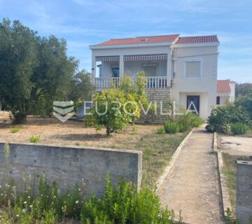 Zadar, Ugljan/Muline, obiteljska kuća NKP 256 m2 uz more na parceli od 1.600 m2 - cover