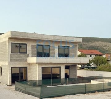 Villa u izgradnji sa bazenom, roh-bau stanje, 175 m2 - cover