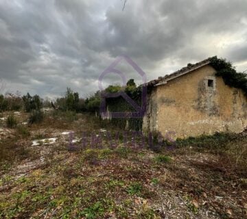 Građevinsko i poljoprivredno zemljište sa starinom, 3.211 m2, Eržišće - cover