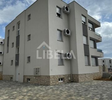 Novalja - trosobni apartman s vrtom 67,16m2 prizemlje NOVOGRADNJA - cover