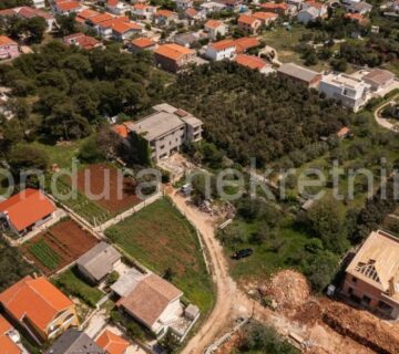 Vir, stambena zgrada na zemljištu površine 4874 m2 - cover