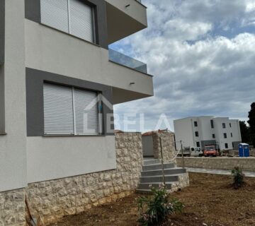 Novalja - trosobni apartman s vrtom 67,22m2 prizemlje NOVOGRADNJA - cover