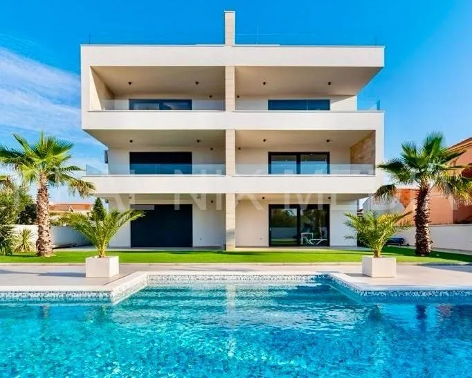 Bibinje-NAMJEŠTEN PENTHOUSE SA KROVNOM TERASOM I POGLEDOM NA MORE! - cover