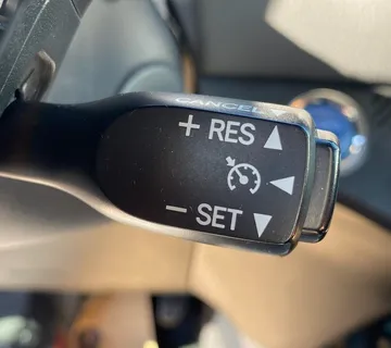 Toyota Yaris HYBRID , 2 godine jamstva,Registriran,Nove gume - cover