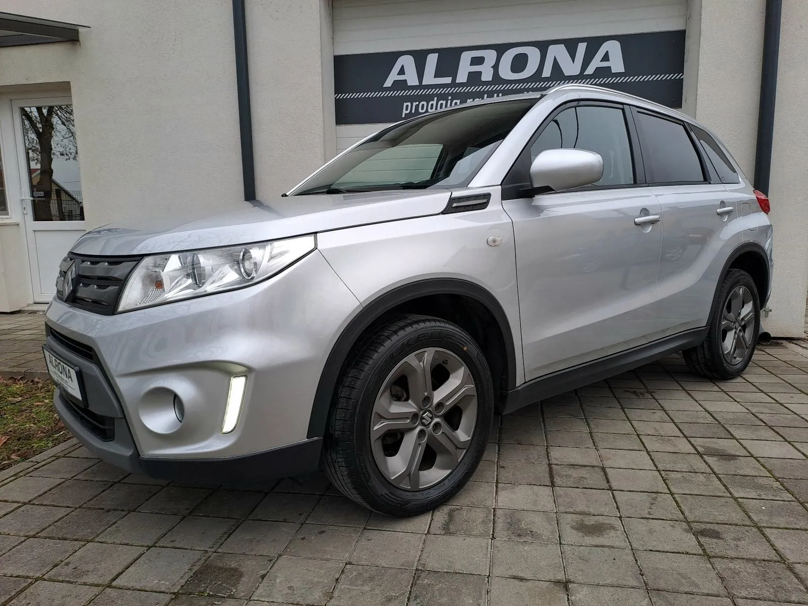 Suzuki Vitara 1.6 DDiS*JAMSTVO*NAVI,KAMERA,LED,I.VLASNIK,ALU,SERVISNA - cover