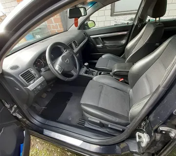 Opel Vectra GTS 1,9 CDTI - cover