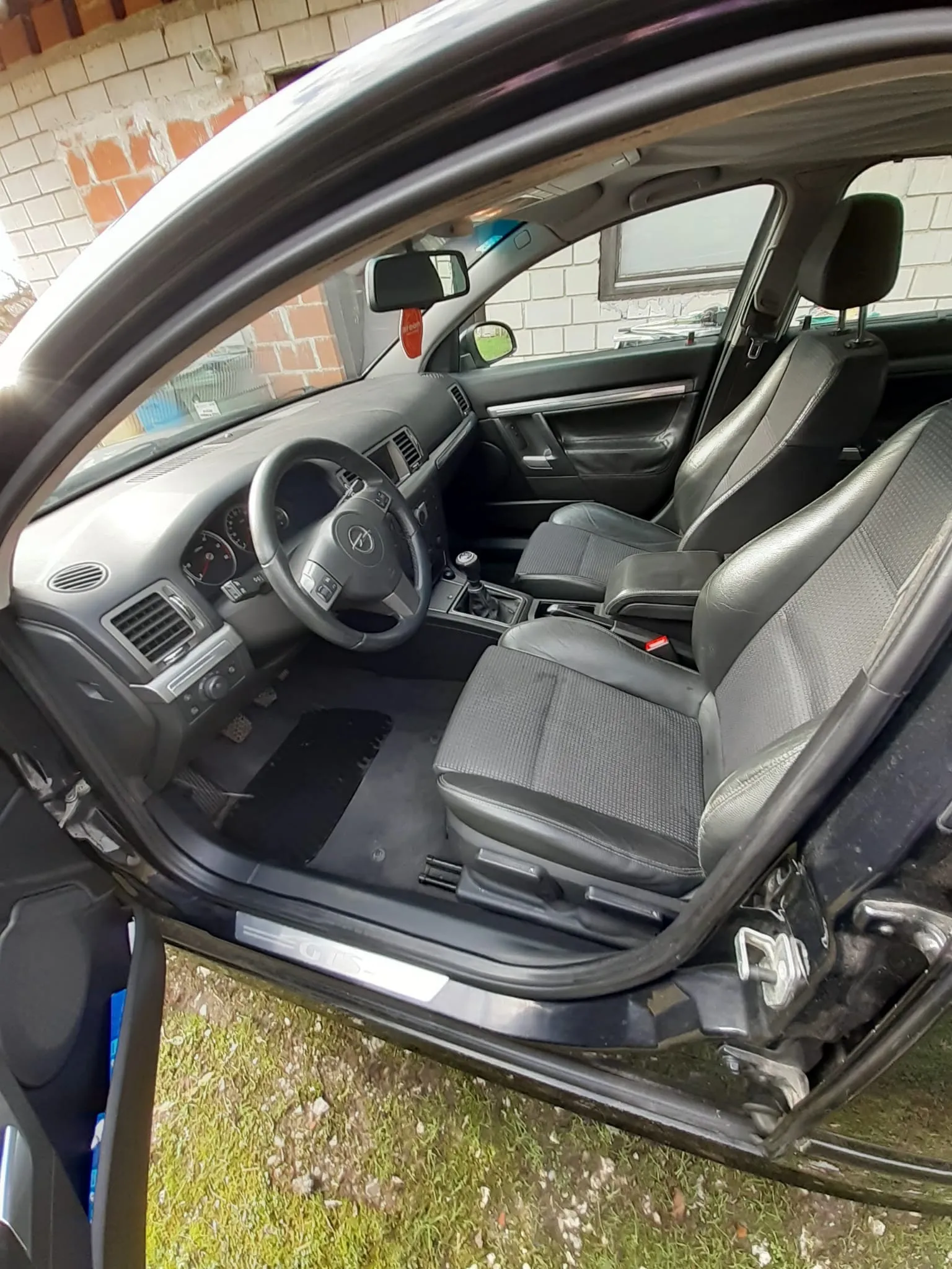 Opel Vectra GTS 1,9 CDTI - cover